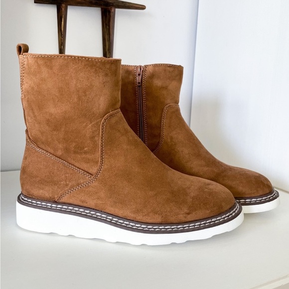 Womens new in box with tags camel color suede ankle boots - Picture 8 of 9